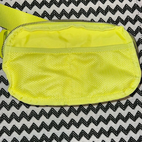 NWT OG Electric Lemon lululemon Everywhere Belt Bag EBB 1L - Picture 9 of 11